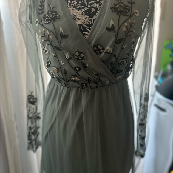 Floral embroidered dress - Picture 4 of 8
